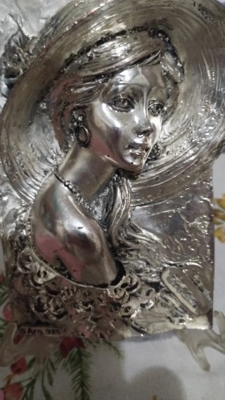 Rilievo donna in argento 925 su resina