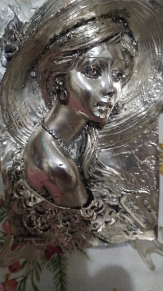 Rilievo donna in argento 925 su resina