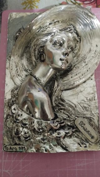 Rilievo donna in argento 925 su resina