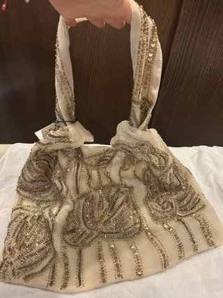 Bolso fiesta Zara abalorios beige y oro