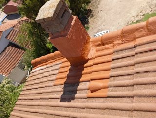 Se realizan reparaciones de tejados,
