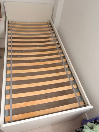 Lote Cama Individual IKEA con Colchón y Mesita