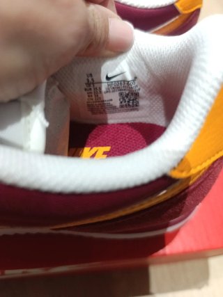 Nike Cortez granates y naranjas