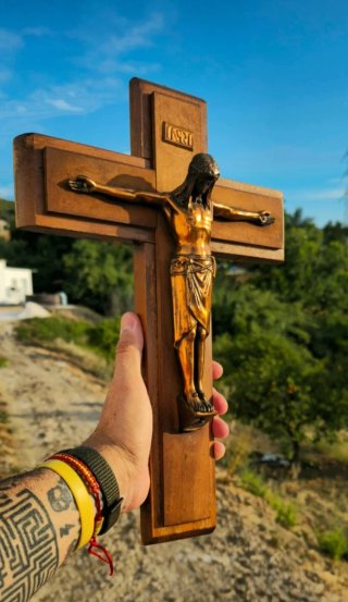 Crucifijo Vintage de Madera y Metal