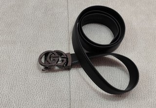 Cinturón Negro con Hebilla Plateada de 130 cm