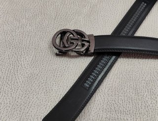 Cinturón Negro con Hebilla Plateada de 130 cm