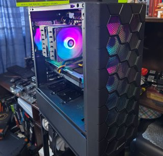Gaming Rtx 5060 Ryzen 7-8700 16GB Ddr5 SSD