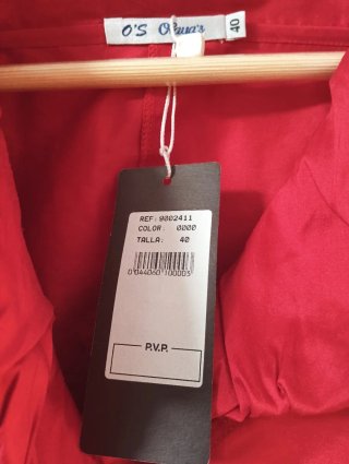 Vestido rojo elegante con chaqueta