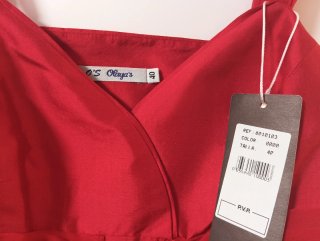 Vestido rojo elegante con chaqueta