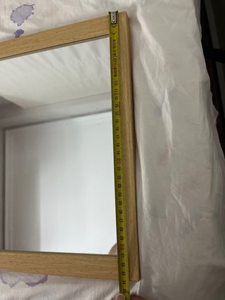 Espejo de madera con marco beige