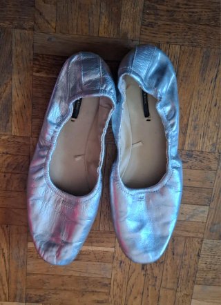 Manoletinas de piel.Zara. T 40
