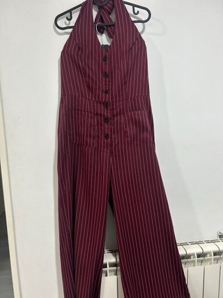Enterizo rojo con rayas blancas