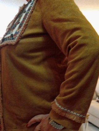 Chaqueta de antelina con detalles étnicos