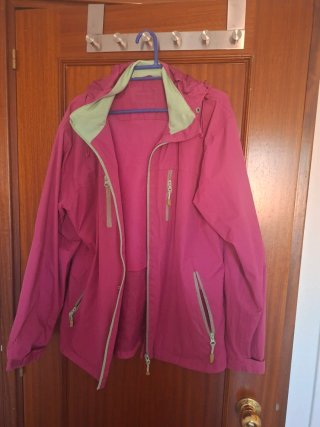 Chubasquero rosa y verde Talla M 4 Euros