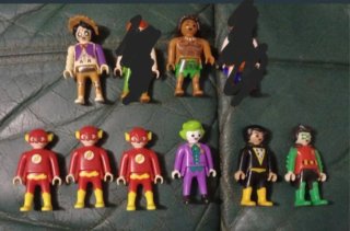 Figuras Playmobil y DC a 1,5 euros cada una.