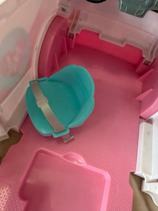 Ambulancia Barbie con Luces y Sonido y accesorios