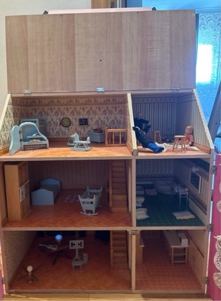 Casa de muñecas rosa y blanca 60x60