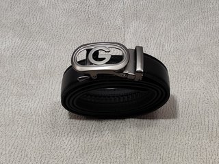 Cinturón Negro con Hebilla Automática Ovalada