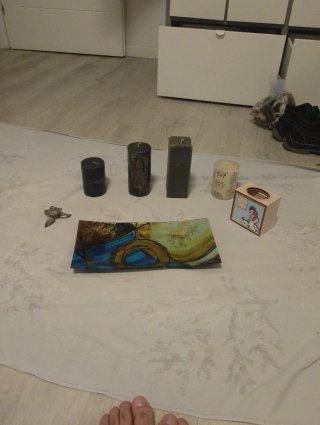 Set decorativo con candele e piatto in vetro