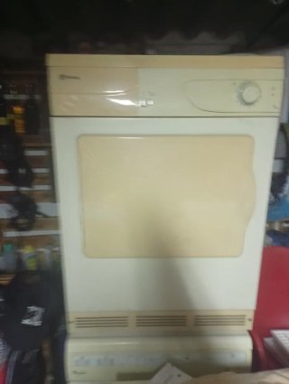 Secadora de ropa impecable