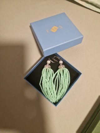 Pendientes largos de abalorios verdes