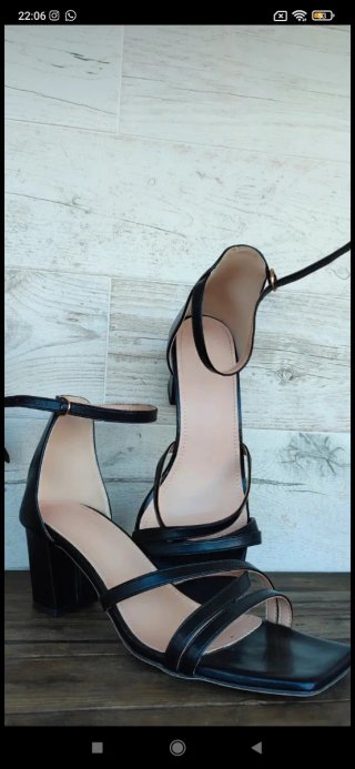 Sandalias de tacón negras