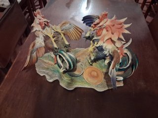 Reloj de sobremesa antiguo con figura