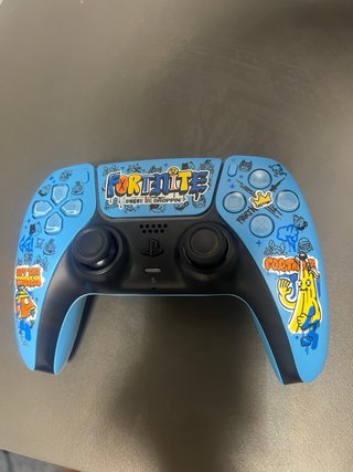 Consola PlayStation 5 (PS5) i controller fortnite
