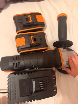 Pulidora Worx con Baterías y cargador de baterias