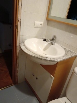 Mueble baño lavabo espejo y accesorios