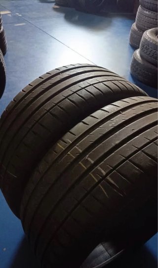 2 Neumáticos de coche Michelin : 235/35 R20