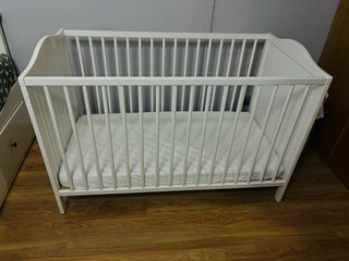Cuna de bebé Ikea blanca