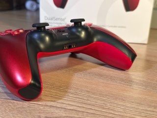 Mando DualSense Cosmic Red PS5