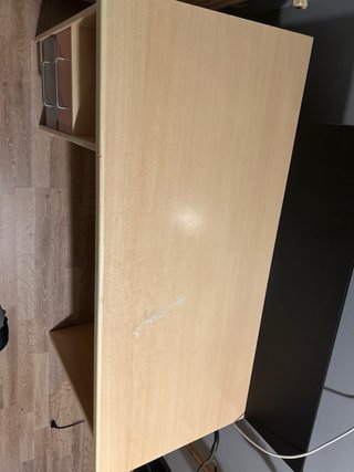 Scrivania in legno con cassetti