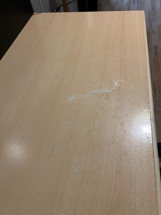 Scrivania in legno con cassetti