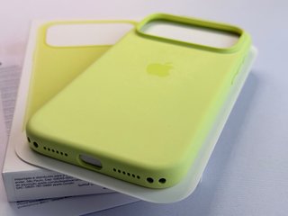 Funda Apple iPhone 17 Pro Max Amarilla Neón
