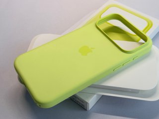 Funda Apple iPhone 17 Pro Max Amarilla Neón