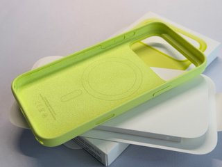 Funda Apple iPhone 17 Pro Max Amarilla Neón