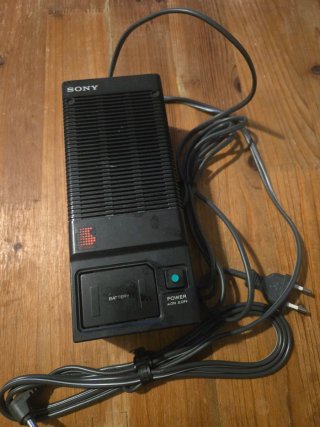 Cargador Sony AC-M100E