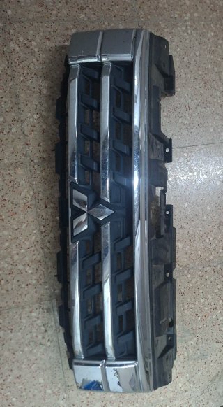 Rejilla Parachoques Delantero Mitsubishi Montero