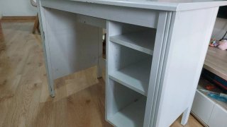 Escritorio blanco de madera