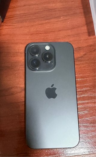 iPhone 15 Pro averiado por corrosión