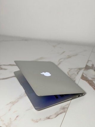 MacBook Air 13” 8GB 128GB SSD Gris Model A1466