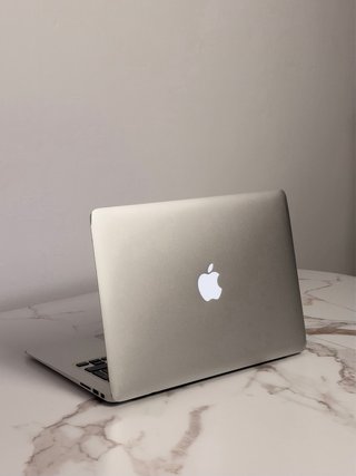 MacBook Air 13” 8GB 128GB SSD Gris Model A1466