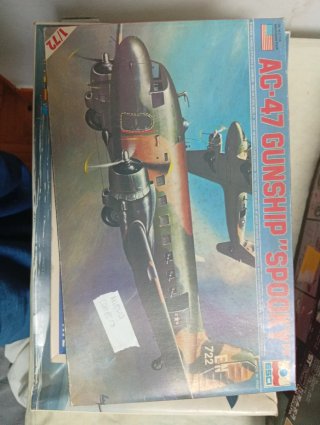 Maqueta AC-47 Gunship Spooky 1/72 ESCI