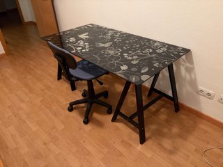 Escritorio moderno con tapa de cristal