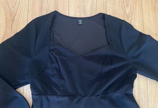 Vestido negro corto manga larga