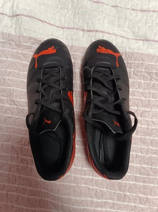 Zapatillas Fútbol Puma Tacos Negras Rojas