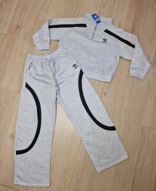 Conjunto deportivo Adidas gris