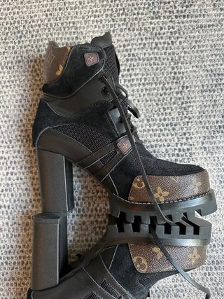 Botines con cordones